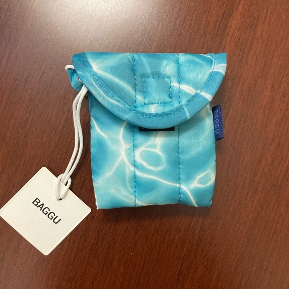 BAGGU Accessories - NWT BAGGU Puffy Earbuds Case